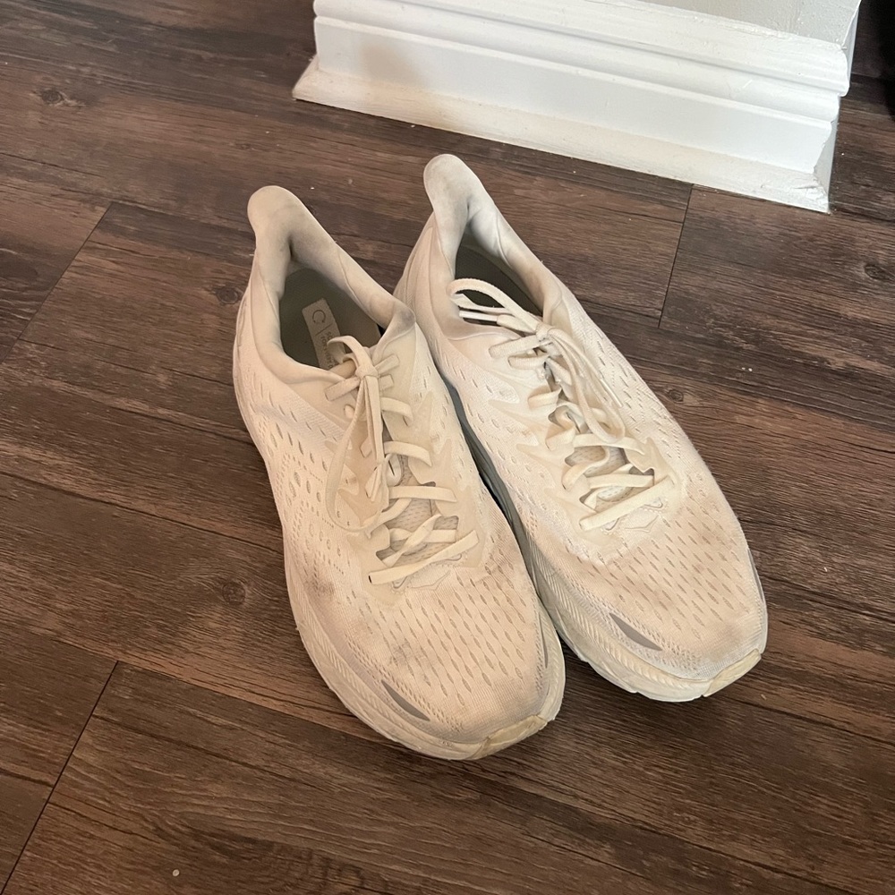Hoka Clifton 8 in white, women’s size 12